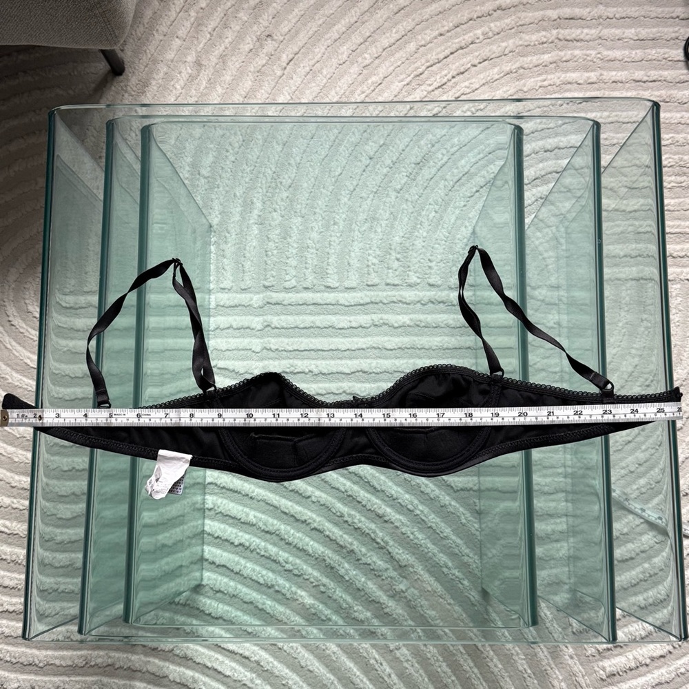 Dolce & Gabbana Luxurious Black Satin Bra - Picture 5 of 6